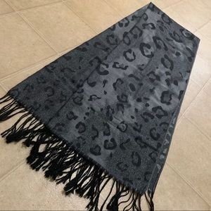 Leopard pattern scarf